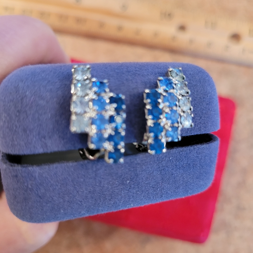 Vintage Blue Rhinestone Clip-On Earrings ~ MCM-1960's ~ Pretty & Sparkly! - Picture 11 of 12